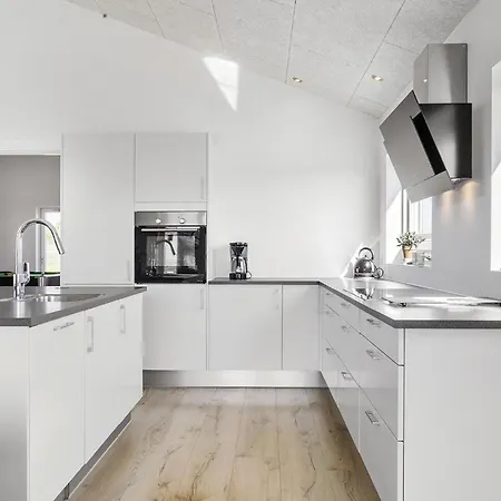 Four-bedroom In בית נופש